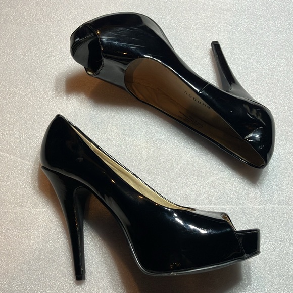 Chinese Laundry Hotness platform patent pumps. Peep toe open toe. - Picture 2 of 10
